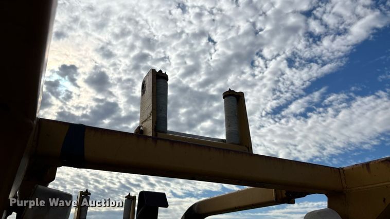 image for item DZ8738 1997 Vermeer Flex track 114 vibratory cable plow