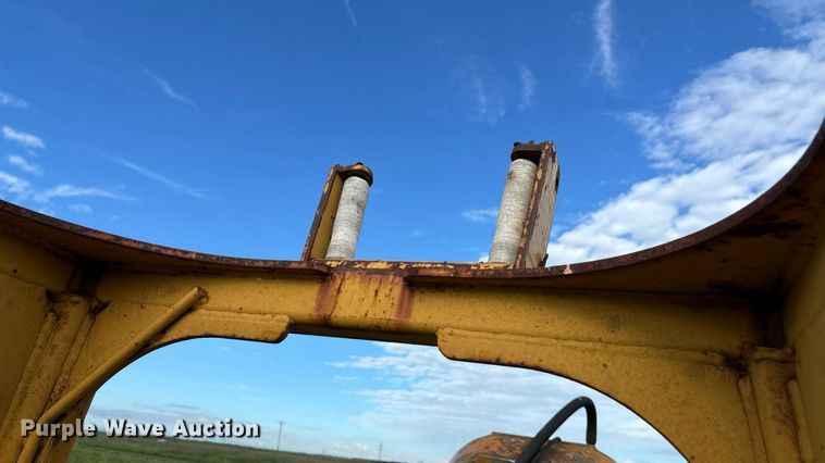 image for item DZ8738 1997 Vermeer Flex track 114 vibratory cable plow