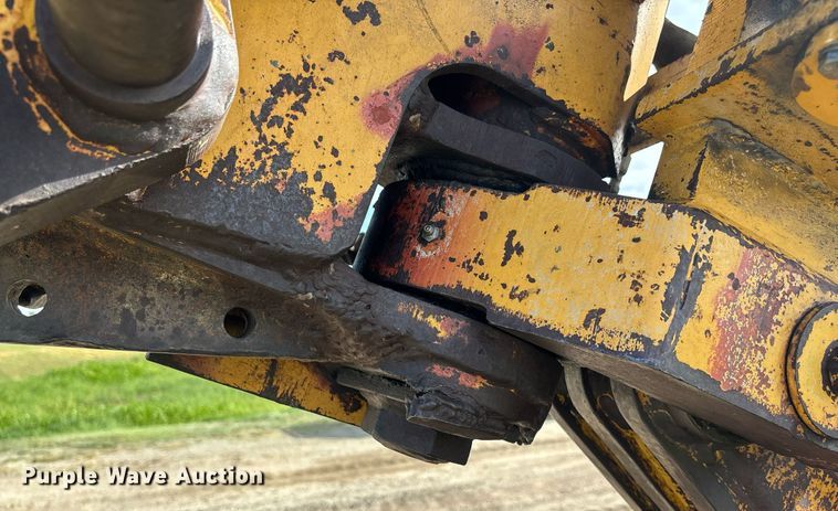 image for item DZ8738 1997 Vermeer Flex track 114 vibratory cable plow