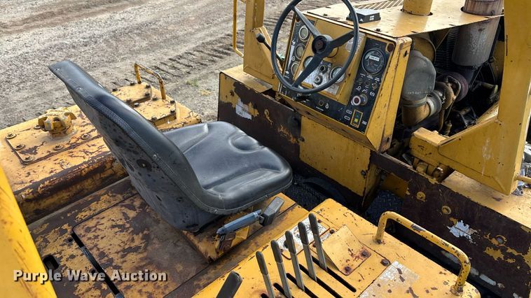 image for item DZ8738 1997 Vermeer Flex track 114 vibratory cable plow