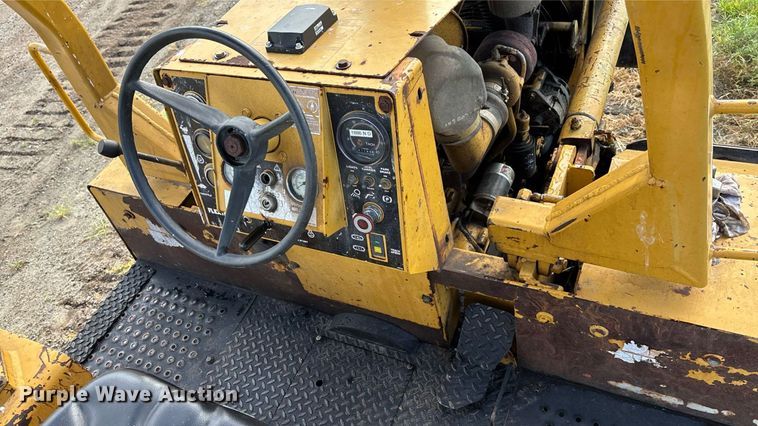 image for item DZ8738 1997 Vermeer Flex track 114 vibratory cable plow