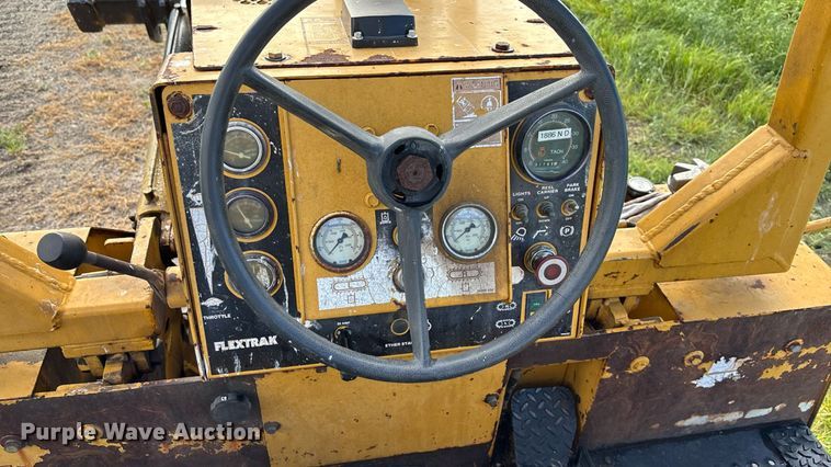 image for item DZ8738 1997 Vermeer Flex track 114 vibratory cable plow