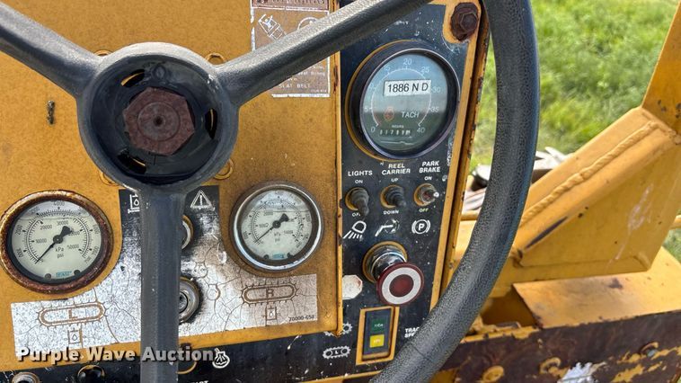 image for item DZ8738 1997 Vermeer Flex track 114 vibratory cable plow