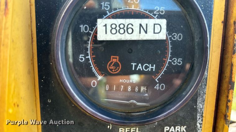 image for item DZ8738 1997 Vermeer Flex track 114 vibratory cable plow