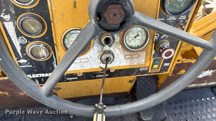 image for item DZ8738 1997 Vermeer Flex track 114 vibratory cable plow