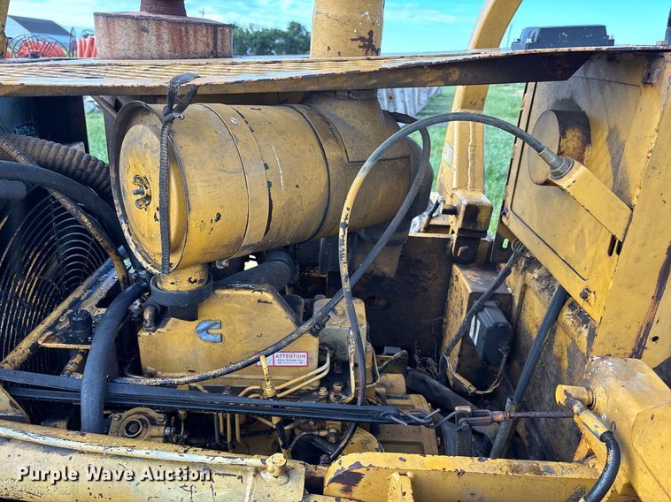 image for item DZ8738 1997 Vermeer Flex track 114 vibratory cable plow