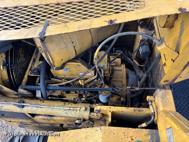 image for item DZ8738 1997 Vermeer Flex track 114 vibratory cable plow