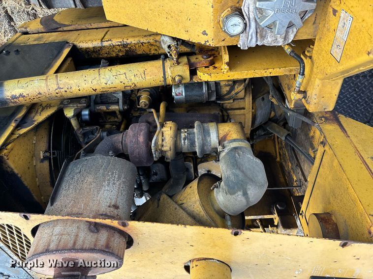 image for item DZ8738 1997 Vermeer Flex track 114 vibratory cable plow