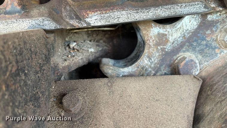 image for item DZ8738 1997 Vermeer Flex track 114 vibratory cable plow