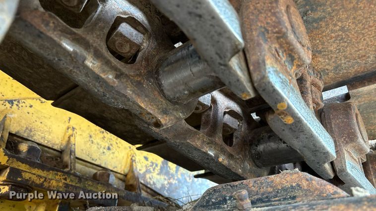 image for item DZ8738 1997 Vermeer Flex track 114 vibratory cable plow