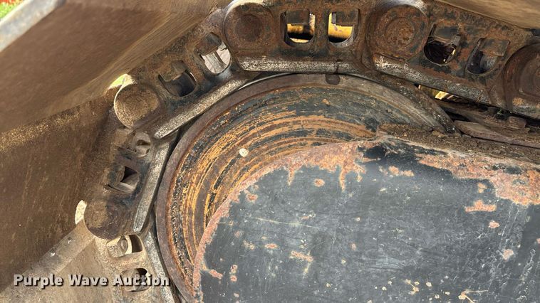 image for item DZ8738 1997 Vermeer Flex track 114 vibratory cable plow