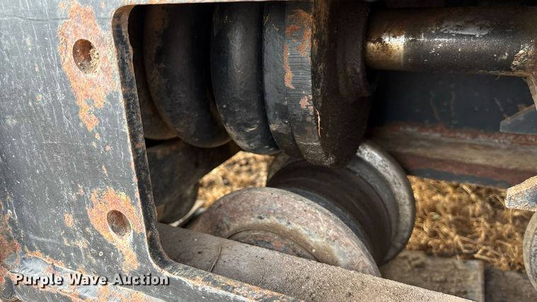 image for item DZ8738 1997 Vermeer Flex track 114 vibratory cable plow