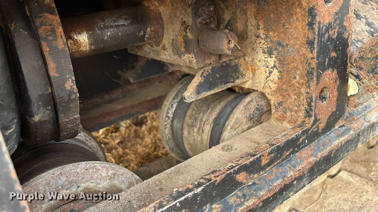 image for item DZ8738 1997 Vermeer Flex track 114 vibratory cable plow