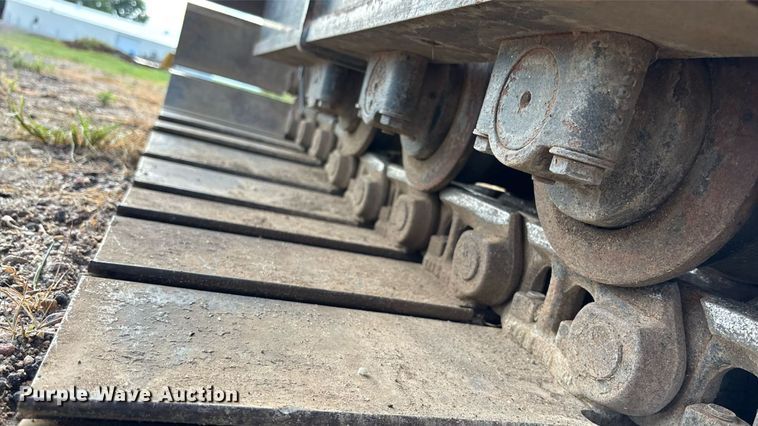 image for item DZ8738 1997 Vermeer Flex track 114 vibratory cable plow