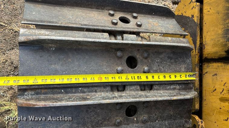 image for item DZ8738 1997 Vermeer Flex track 114 vibratory cable plow