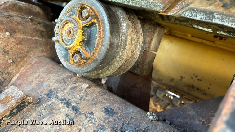 image for item DZ8738 1997 Vermeer Flex track 114 vibratory cable plow