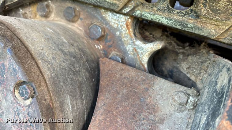 image for item DZ8738 1997 Vermeer Flex track 114 vibratory cable plow