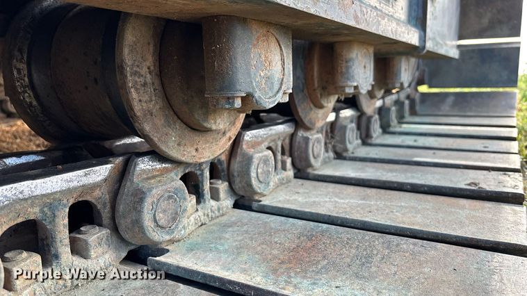 image for item DZ8738 1997 Vermeer Flex track 114 vibratory cable plow