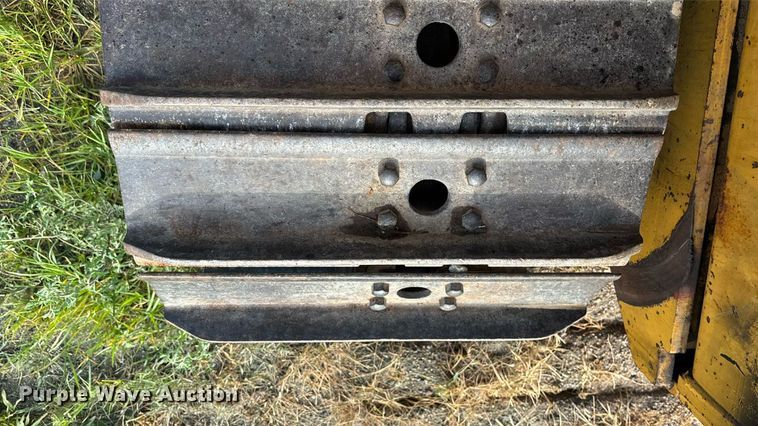 image for item DZ8738 1997 Vermeer Flex track 114 vibratory cable plow