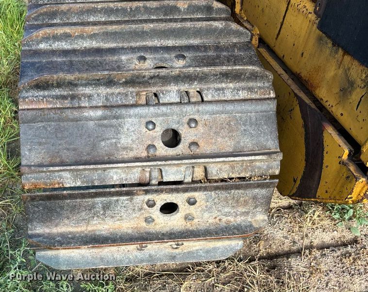 image for item DZ8738 1997 Vermeer Flex track 114 vibratory cable plow