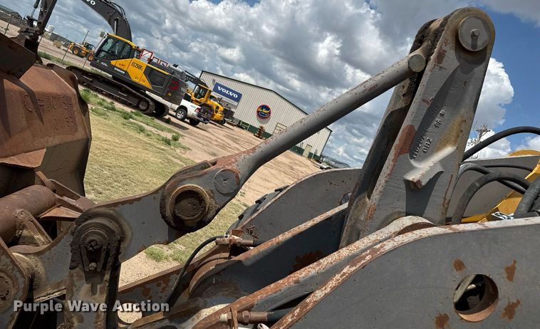 image for item DZ8758 1996 Volvo L120C wheel loader