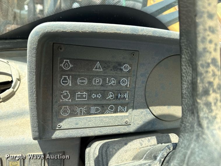 image for item DZ8758 1996 Volvo L120C wheel loader