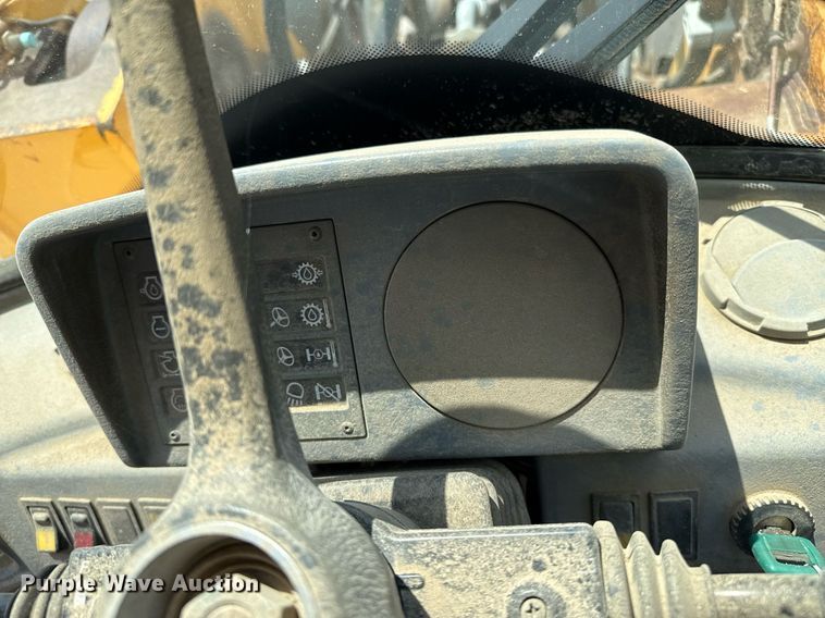 image for item DZ8758 1996 Volvo L120C wheel loader