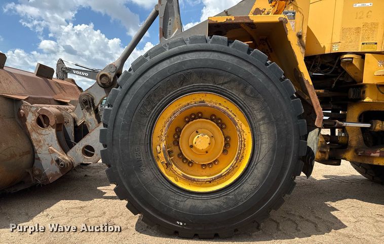 image for item DZ8758 1996 Volvo L120C wheel loader