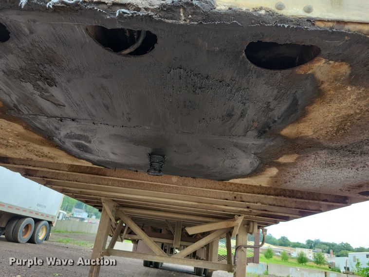 image for item EA2472 1977 Fruehauf FB8-F2-42-CST dry van trailer