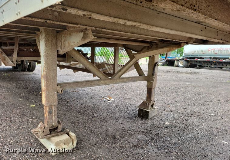 image for item EA2472 1977 Fruehauf FB8-F2-42-CST dry van trailer