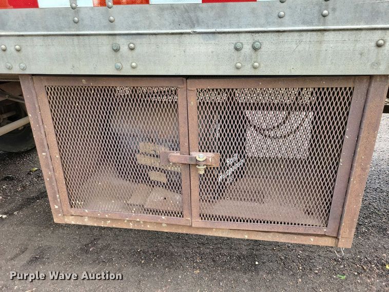 image for item EA2472 1977 Fruehauf FB8-F2-42-CST dry van trailer