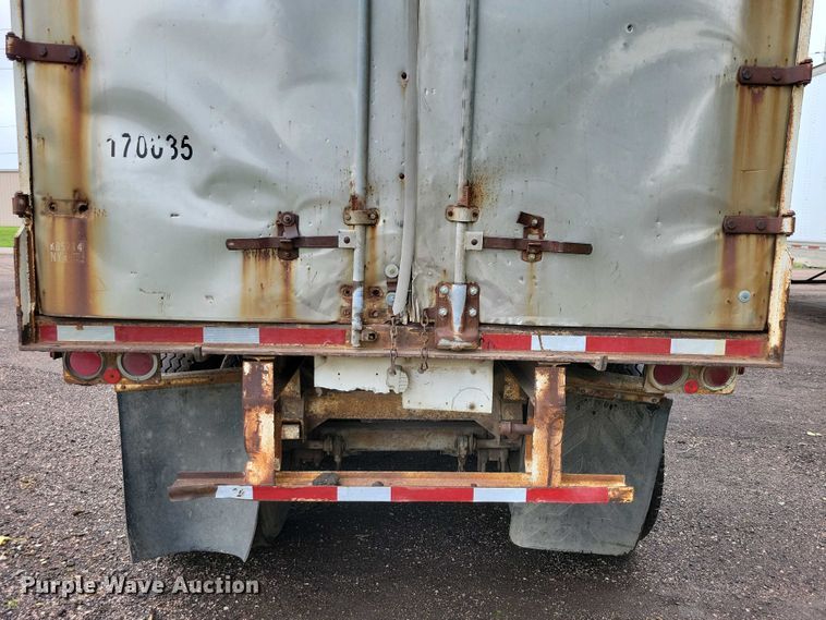 image for item EA2472 1977 Fruehauf FB8-F2-42-CST dry van trailer