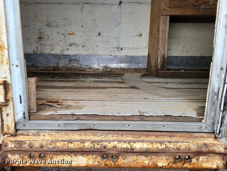 image for item EA2472 1977 Fruehauf FB8-F2-42-CST dry van trailer