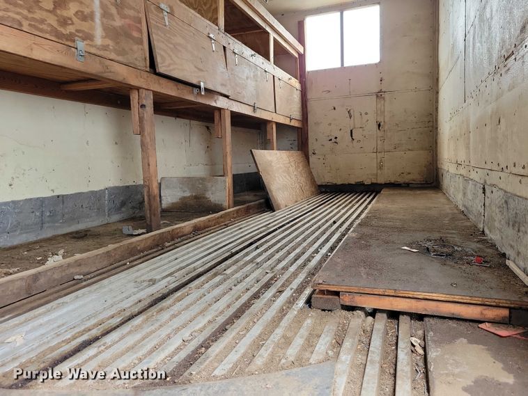 image for item EA2472 1977 Fruehauf FB8-F2-42-CST dry van trailer