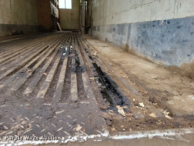 image for item EA2472 1977 Fruehauf FB8-F2-42-CST dry van trailer