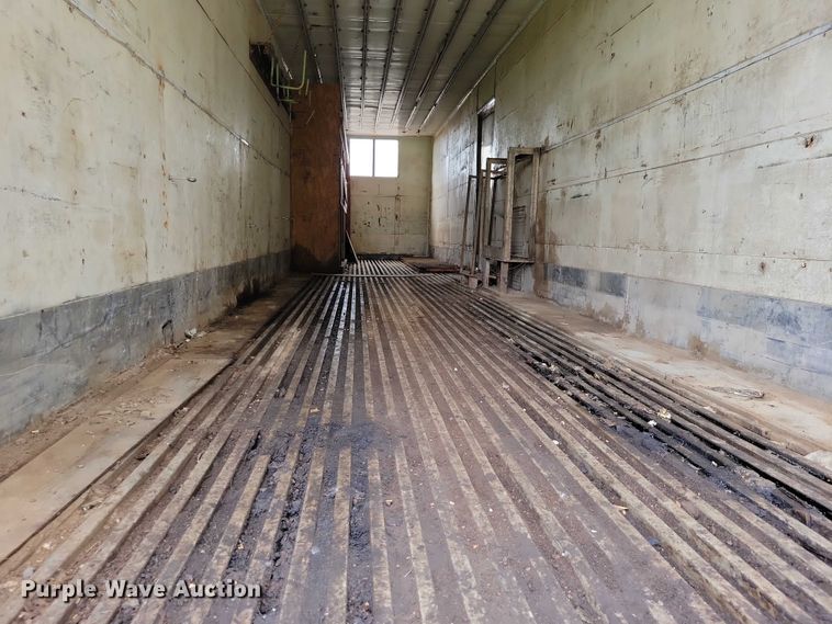 image for item EA2472 1977 Fruehauf FB8-F2-42-CST dry van trailer