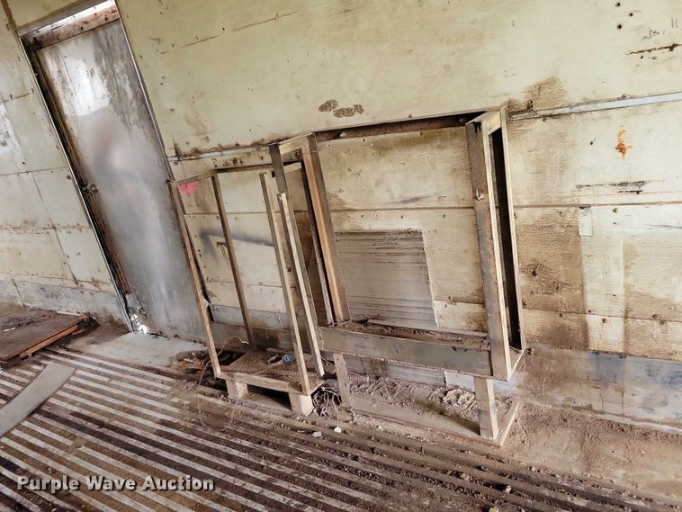 image for item EA2472 1977 Fruehauf FB8-F2-42-CST dry van trailer