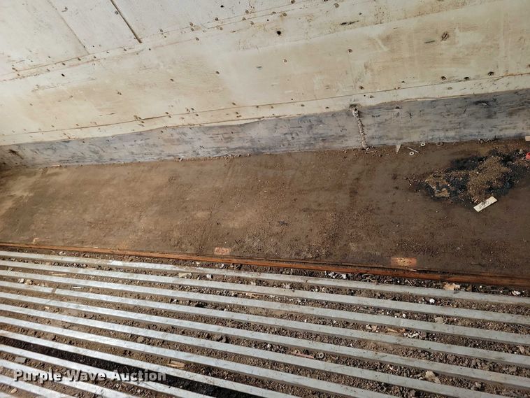 image for item EA2472 1977 Fruehauf FB8-F2-42-CST dry van trailer