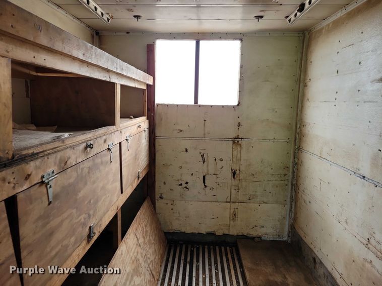 image for item EA2472 1977 Fruehauf FB8-F2-42-CST dry van trailer