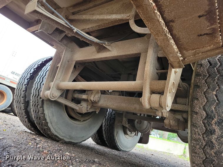 image for item EA2472 1977 Fruehauf FB8-F2-42-CST dry van trailer