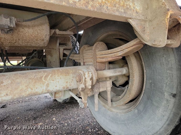 image for item EA2472 1977 Fruehauf FB8-F2-42-CST dry van trailer