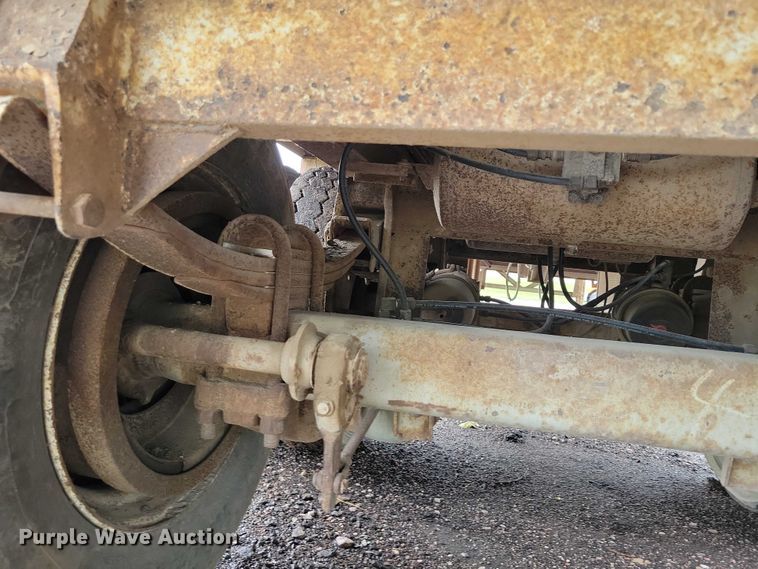 image for item EA2472 1977 Fruehauf FB8-F2-42-CST dry van trailer