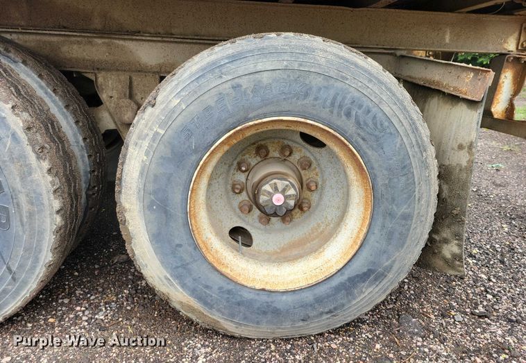 image for item EA2472 1977 Fruehauf FB8-F2-42-CST dry van trailer