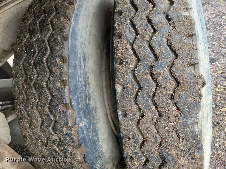 image for item EA2472 1977 Fruehauf FB8-F2-42-CST dry van trailer