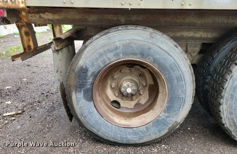 image for item EA2472 1977 Fruehauf FB8-F2-42-CST dry van trailer