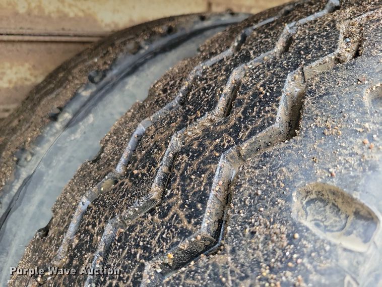 image for item EA2472 1977 Fruehauf FB8-F2-42-CST dry van trailer