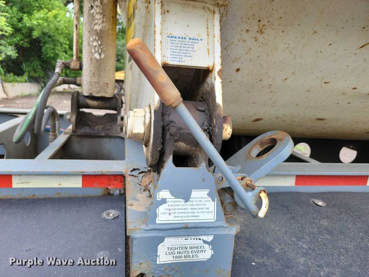 image for item EA2473 2003 SmithCo side dump trailer