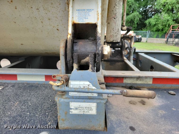 image for item EA2473 2003 SmithCo side dump trailer