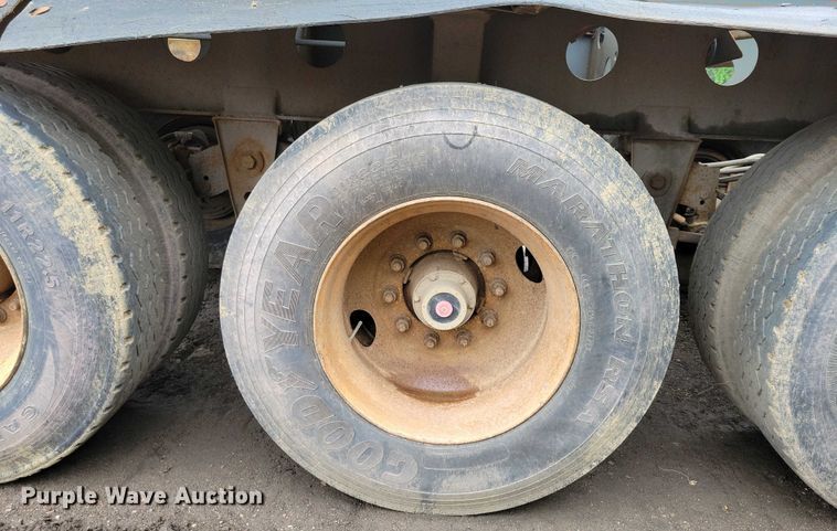 image for item EA2473 2003 SmithCo side dump trailer