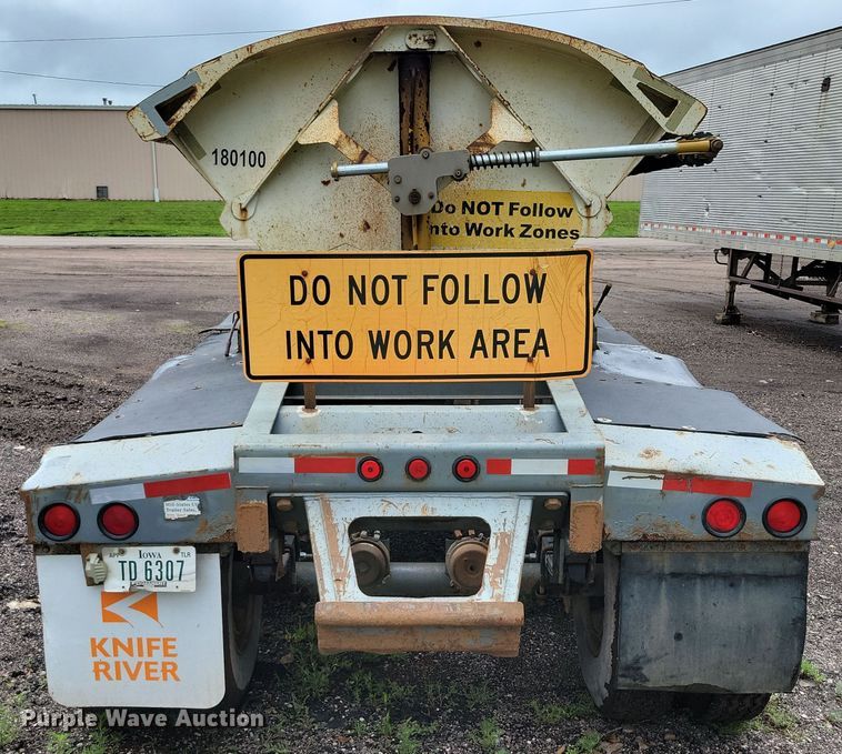 image for item EA2474 2003 SmithCo side dump trailer